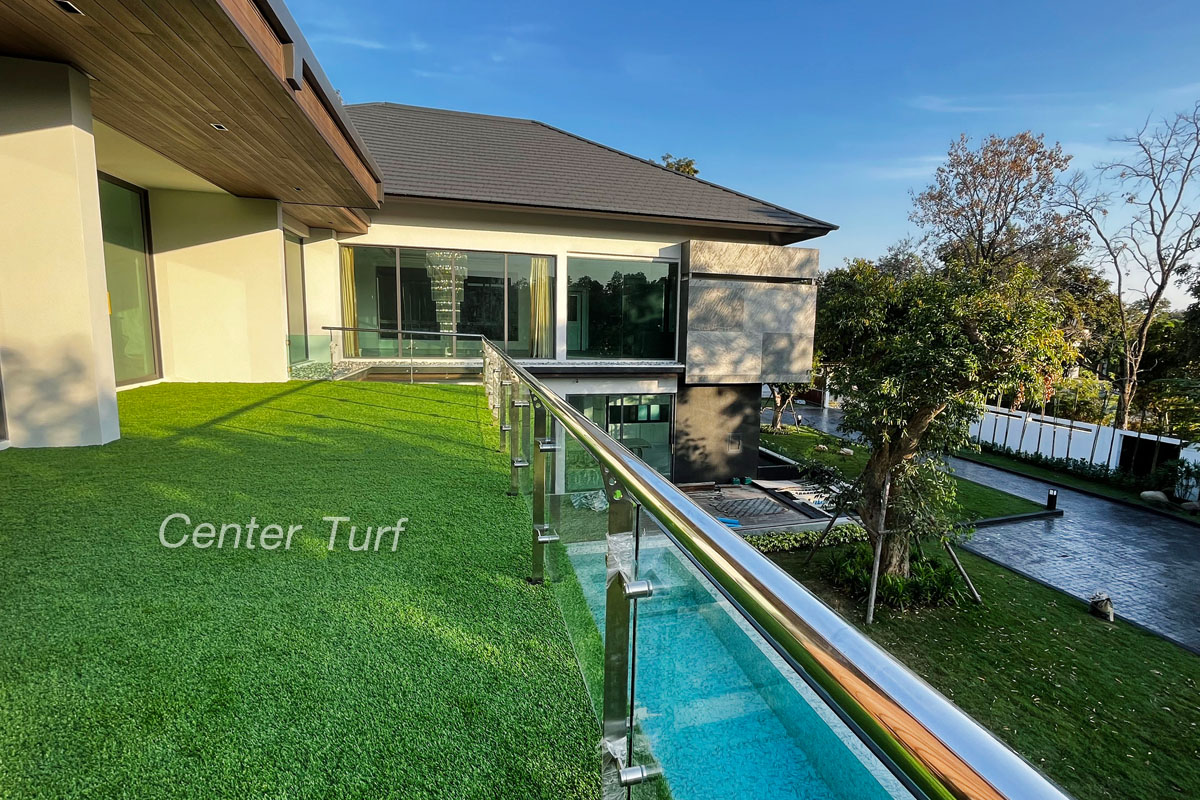 บ้านสวยได้ด้วยดีไซน์ ส่วนพื้นที่ต่างๆจะสวยเพิ่มมากขึ้นได้ต้องติดตั้งด้วยหญ้าเทียม Center Turf เท่านั้น