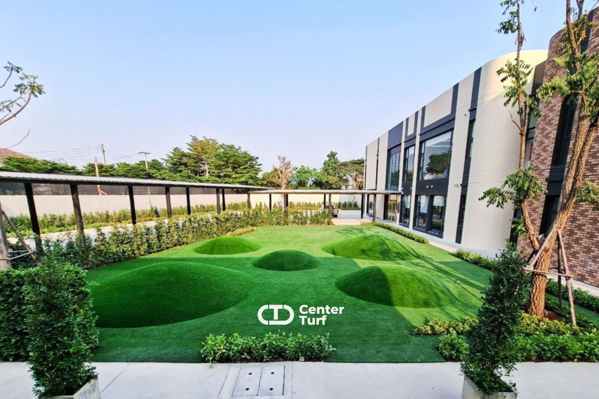 สนามเด็กเล่นหญ้าเทียมที่ดีต้องคำนึงถึงความปลอดภัยและความทนทาน