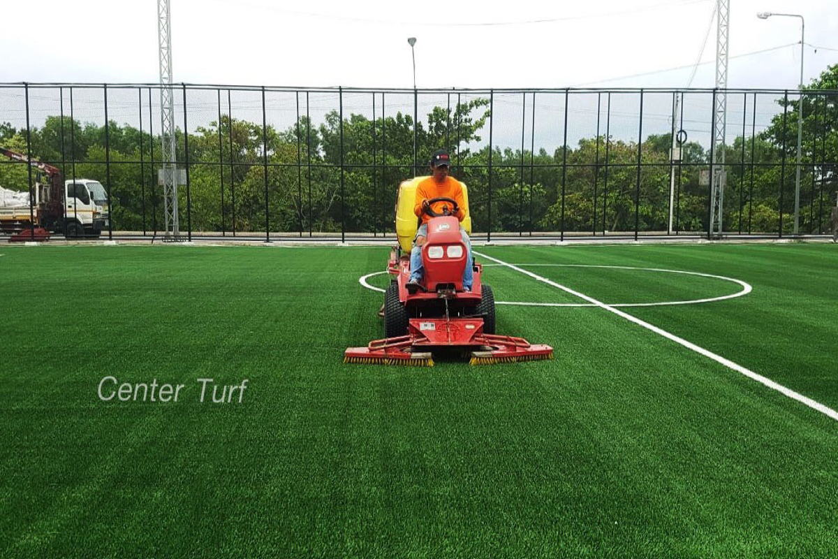 ปรับปรุงสนามฟุตบอลหญ้าเทียมยะลา