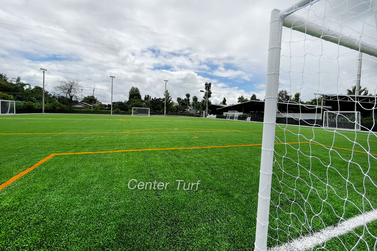 ออกกำลังกายบนสนามฟุตบอลหญ้าเทียมมาตรฐาน ได้ทั้งสุขภาพดีพร้อมความปลอดภัย เซ็นเตอร์เทิร์ฟหญ้าเทียมให้ความสำคัญในทุกขั้นตอน