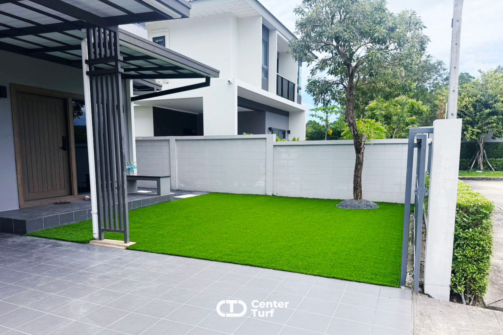 หญ้าเทียมคุณภาพสูง องค์ประกอบสำคัญที่ยกระดับดีไซน์ของบ้านให้โดดเด่นอย่างมีรสนิยม