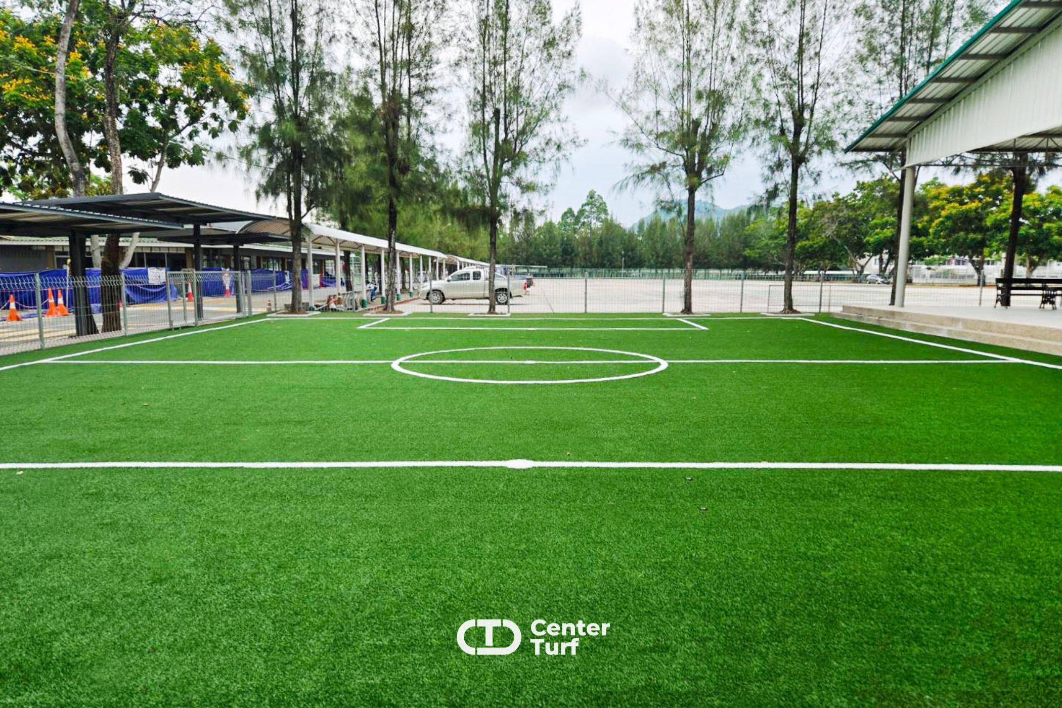 ช่วยสร้างจินตนาการแบบไม่มีที่สิ้นสุดบนพื้นหญ้าเทียมสีเขียวสดใสสบายตา 