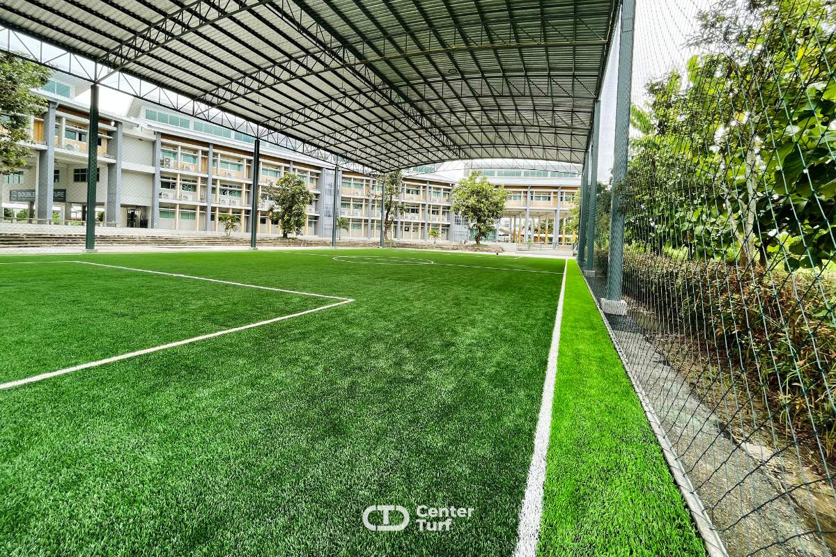 งานติดตั้งสนามฟุตบอลหญ้าเทียมในร่มจุดเริ่มต้นของการเฟ้นหาศักยภาพและความสามารถ