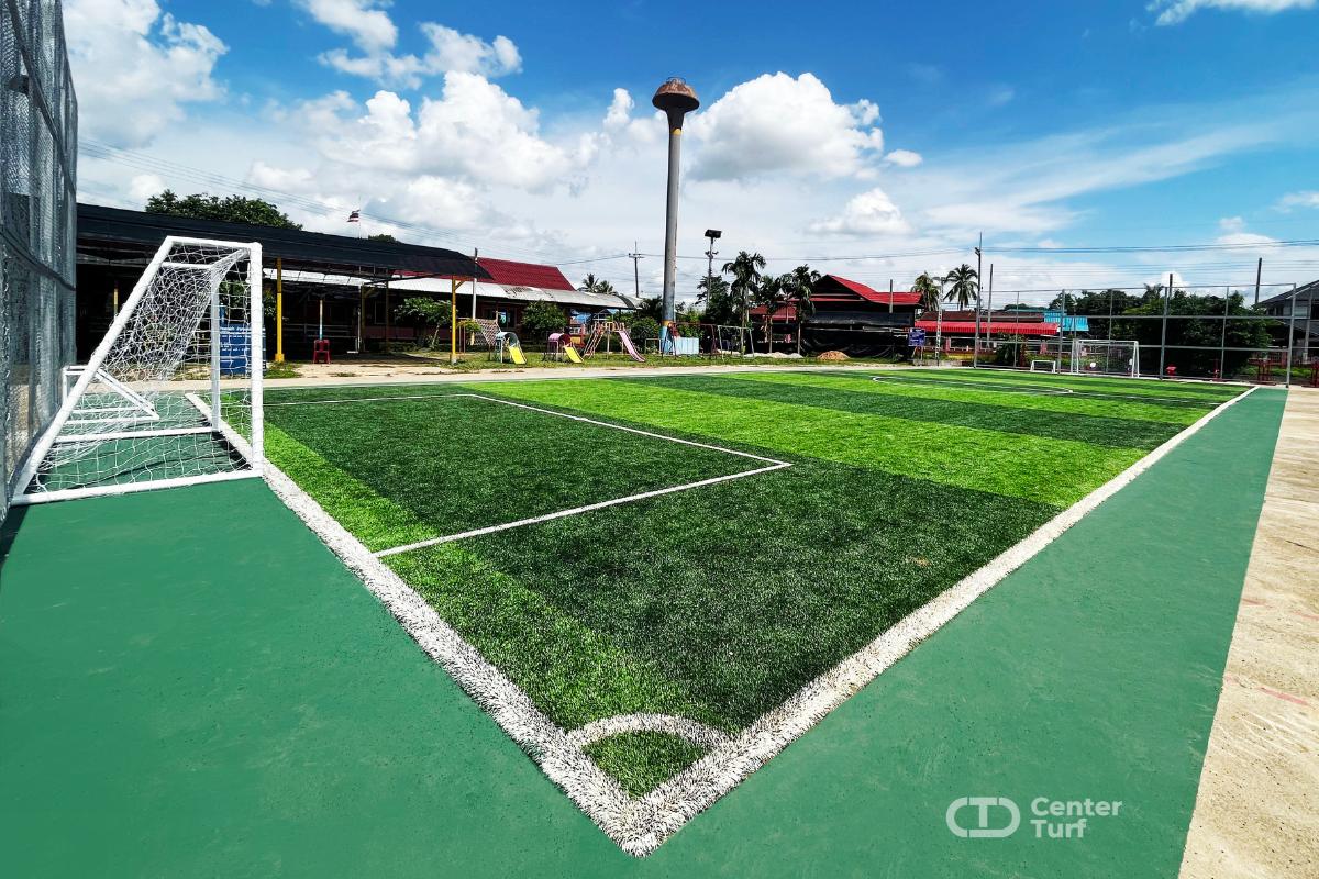 ผลงานติดตั้งสนามฟุตบอลตรงตามมาตรฐานด้วยหญ้าเทียมคุณภาพสูง