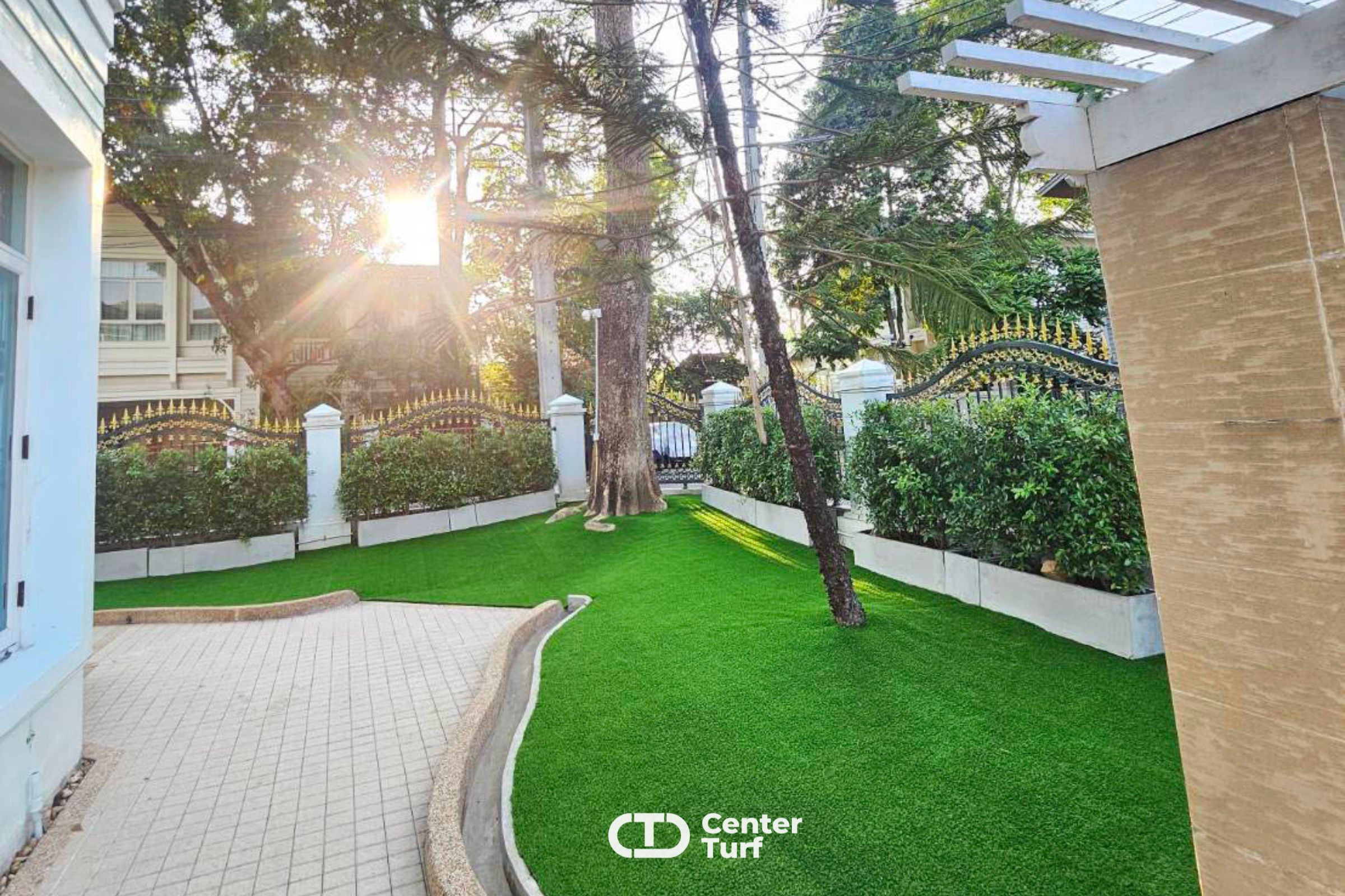 ฤดูร้อนแม้จะเจอแดดแรงแค่ไหนก็ยังคงความสวยงามนี้ไว้เสมอด้วยคุณสมบัติพิเศษที่มีความทนทาน อายุการใช้งานยาวนาน 5-10 ปี