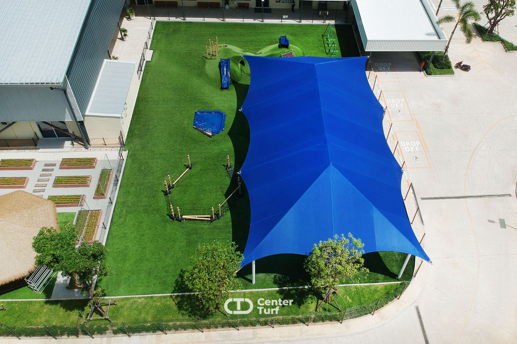 พื้นที่สีเขียวหรือสนามเด็กเล่นหญ้าเทียมช่วยให้น้องๆมีโอกาสในการพัฒนาทักษะทั้งทางด้านร่างกายสมองและสติปัญญา