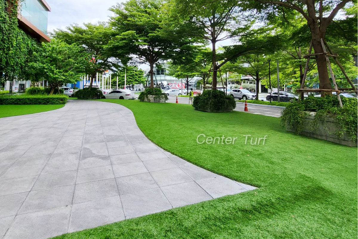 งานตกแต่งหญ้าเทียมพื้นที่โดยรอบโครงการ @Crystal Design Center CDC