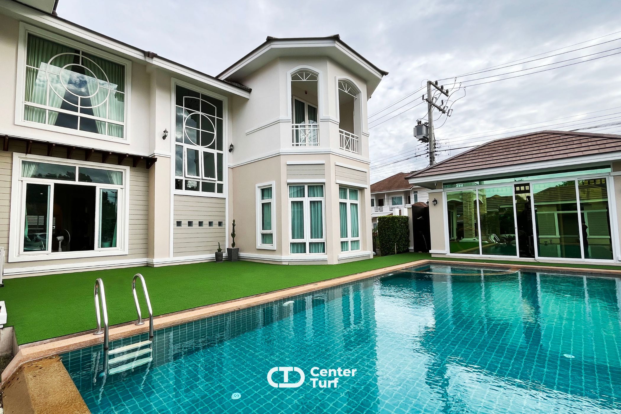 ทอหนาแน่นพิเศษ ดูแลทำความสะอาดง่าย ทนทานเหมาะสำหรับใช้งานกลางแจ้ง 