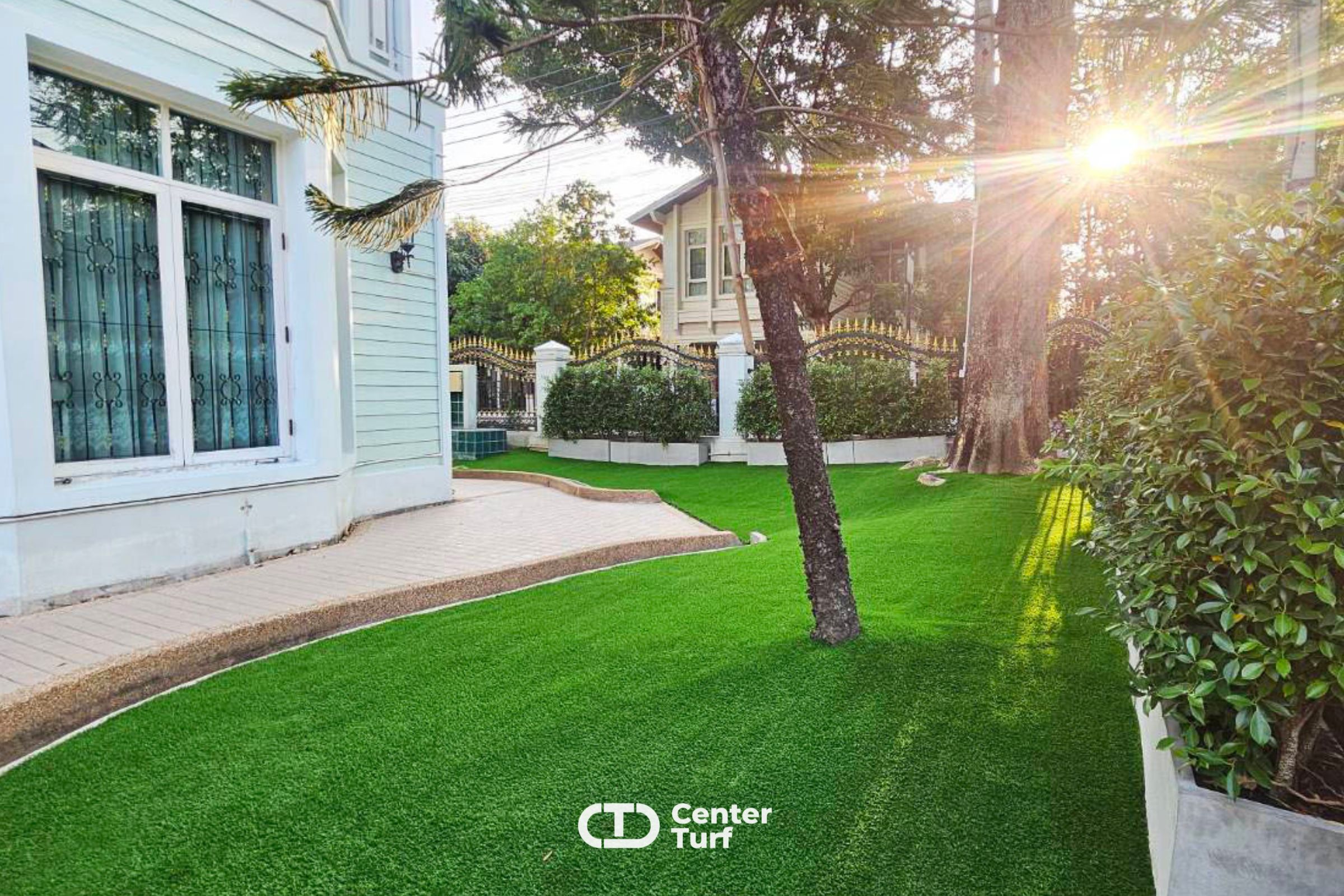 ฤดูร้อนแม้จะเจอแดดแรงแค่ไหนก็ยังคงความสวยงามนี้ไว้เสมอด้วยคุณสมบัติพิเศษที่มีความทนทาน อายุการใช้งานยาวนาน 5-10 ปี