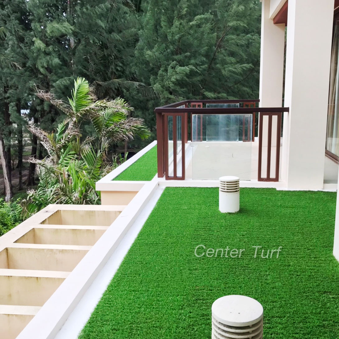 ผลงานติดตั้งหญ้าเทียมระเบียงห้องพัก @โมเวนพิค รีสอร์ท บางเทาบีช ภูเก็ต