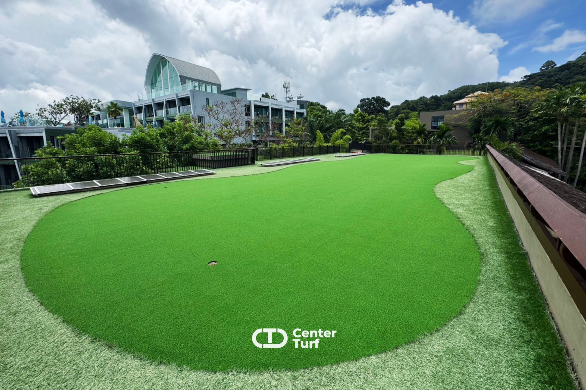 ปรับเปลี่ยนหญ้าเทียมเฉพาะจุดเพื่อฟิลลิ่งในการพัตที่ดีกว่าเดิม