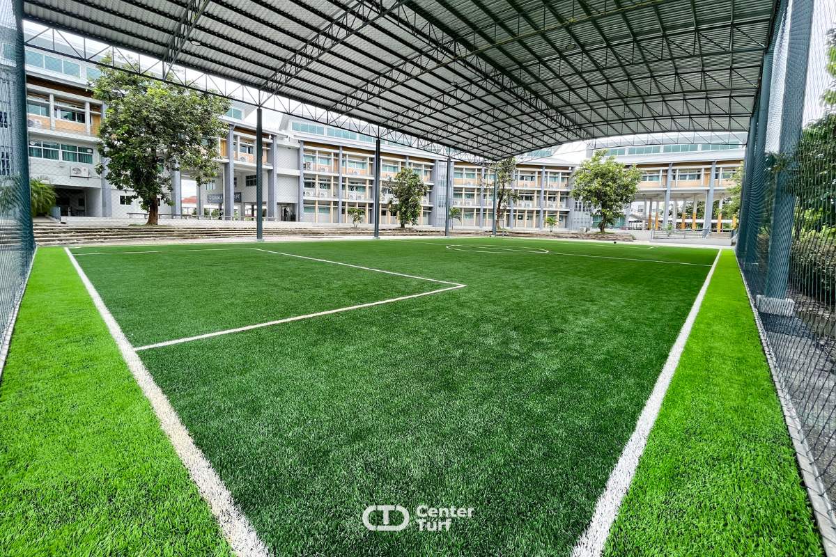 งานติดตั้งสนามฟุตบอลหญ้าเทียมในร่มจุดเริ่มต้นของการเฟ้นหาศักยภาพและความสามารถ