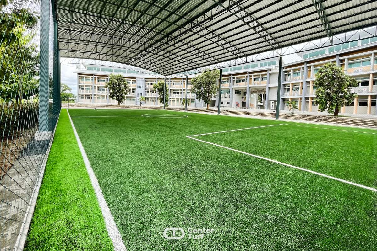 งานติดตั้งสนามฟุตบอลหญ้าเทียมในร่มจุดเริ่มต้นของการเฟ้นหาศักยภาพและความสามารถ