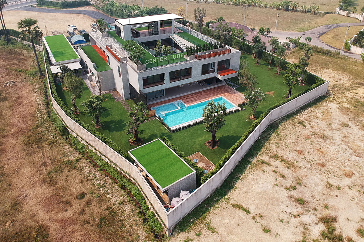 ModernHome บ้านสวยตกแต่งด้วยหญ้าเทียมกว่า 500 ตร.ม.