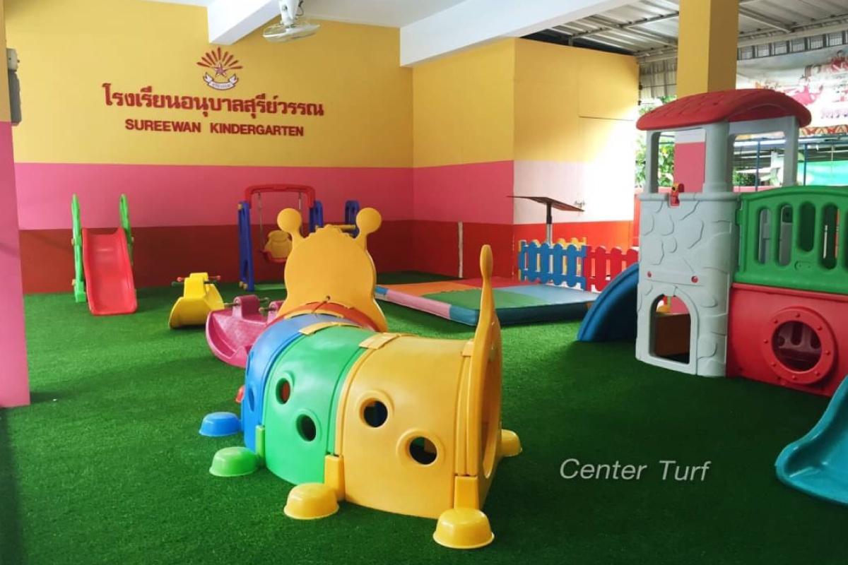 ติดตั้งหญ้าเทียมสนามเด็กเล่น