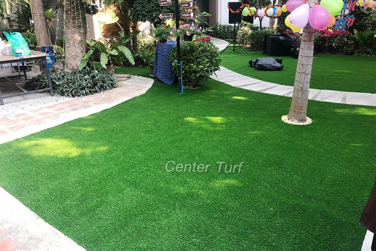 อีกหนึ่งทางเลือกสำหรับพื้นที่ในร่ม แดดส่องไม่ทั่วถึง หญ้าจริงอยู่ไม่ไหว