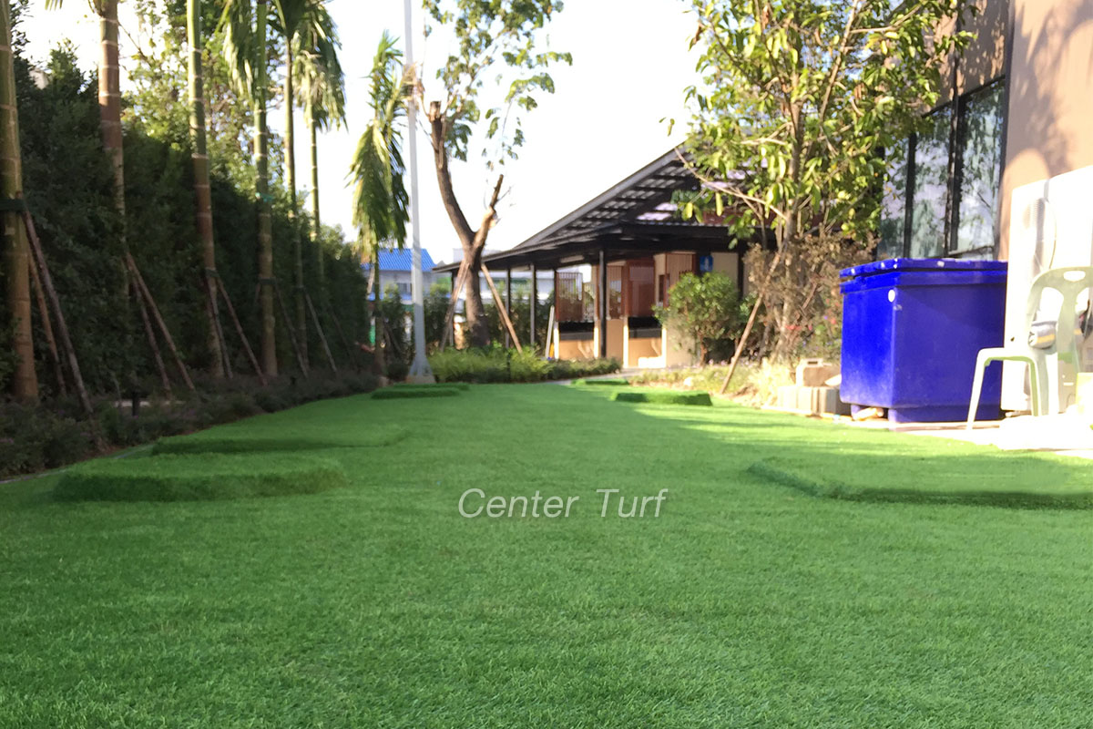 ติดตั้งหญ้าเทียม ปั้มนำมัน ปตท. อ.แม่ริม จ.เชียงใหม่