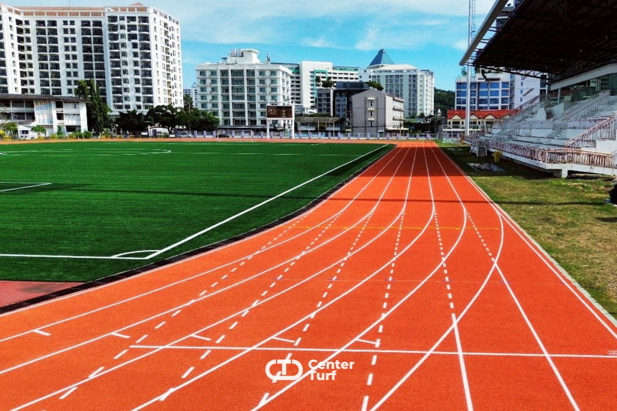 Center Turf เชี่ยวชาญด้านสนามฟุตบอลหญ้าเทียมมาตรฐาน พร้อมพื้นลู่วิ่งคุณภาพสูง ดูแลตั้งแต่งานออกแบบ งานวางระบบ ควบคุมทุกขั้นตอนโดยทีมงานผู้เชี่ยวชาญ
