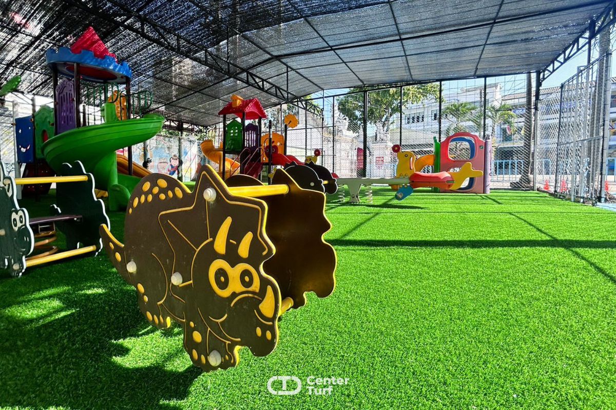 งานสนามเด็กเล่นหญ้าเทียม งานติดตั้งสนามเด็กเล่นหญ้าเทียมพร้อมงานตาข่าย