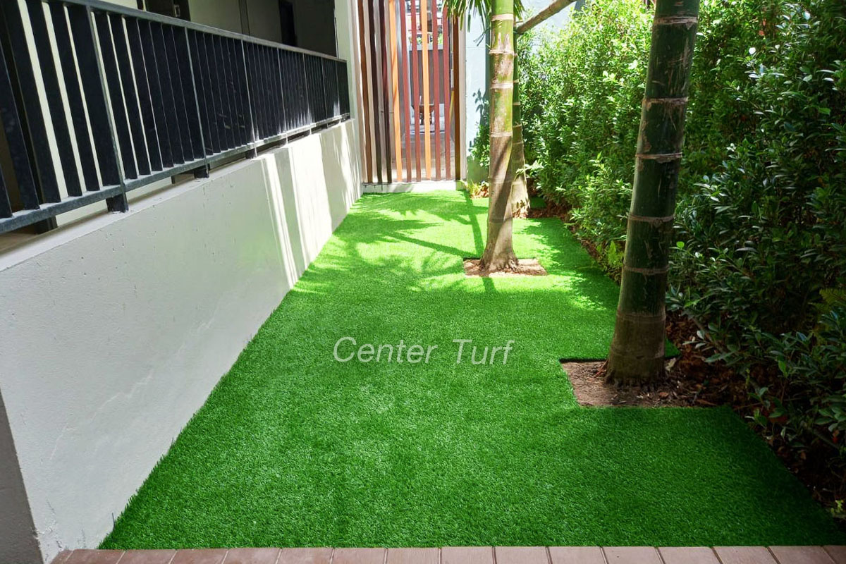 จัดสวนหญ้าเทียมระเบียงคอนโด @One Plus Condo
