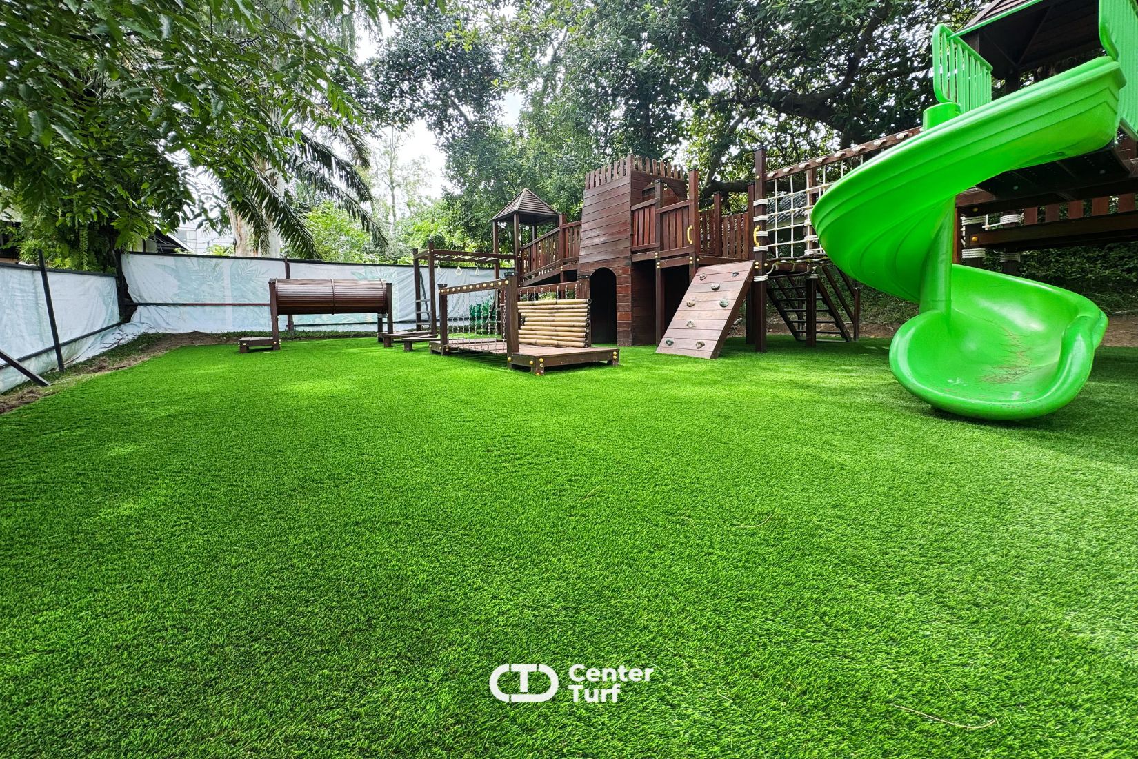 รองรับแรงกระแทกได้เป็นอย่างดี ล้มแล้วลุกเล่นต่อได้ทันที หมดกังวลเรื่องการบาดเจ็บ