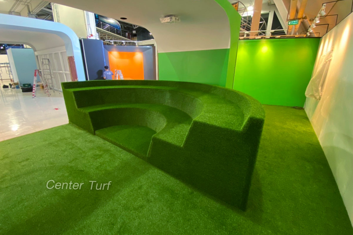 หญ้าเทียมตกแต่ง ที่นั่ง และ ทางเดิน