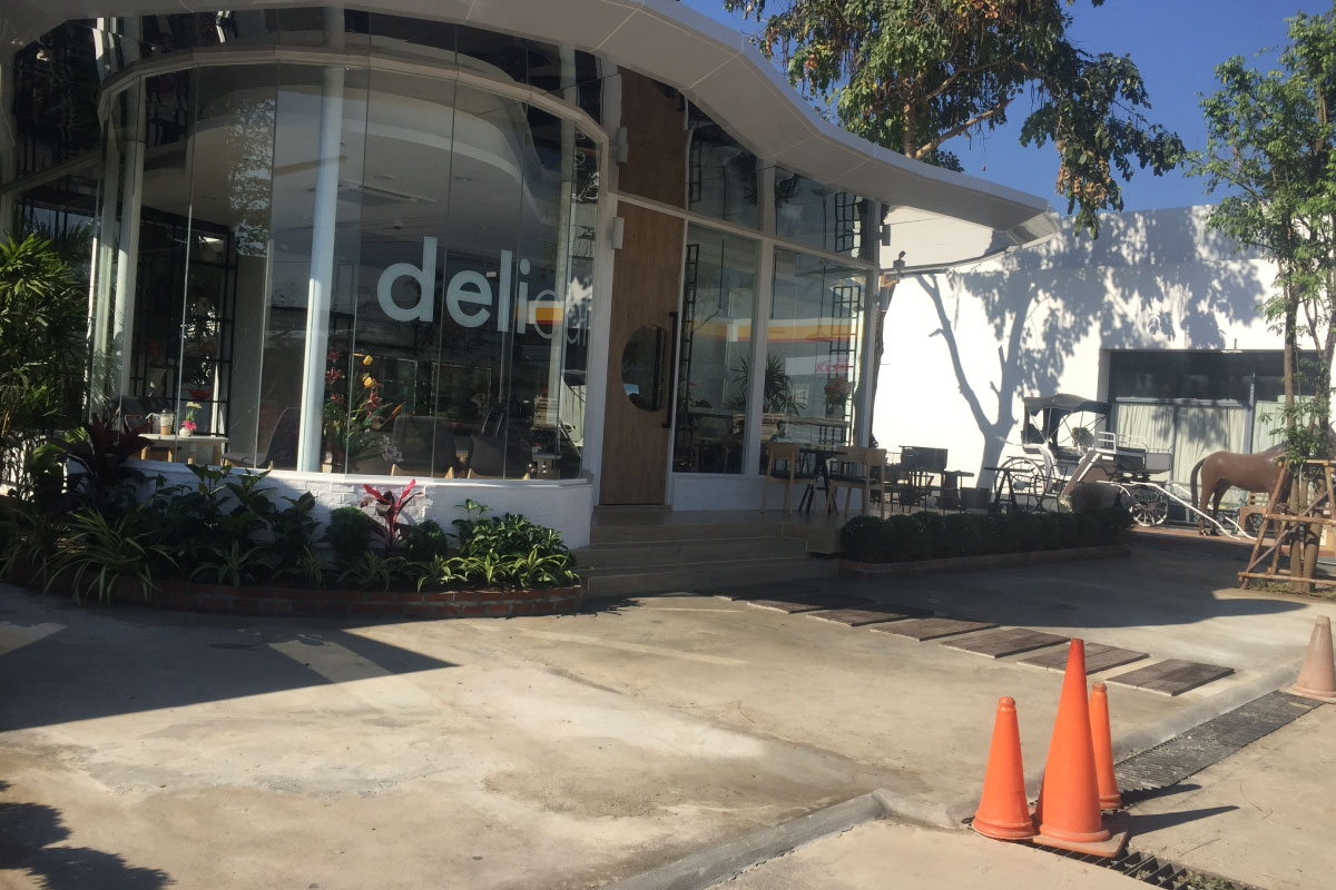 Deli cafe อ.ห้างฉัตร จ.ลำปาง(ก่อนติดตั้งหญ้าเทียม)