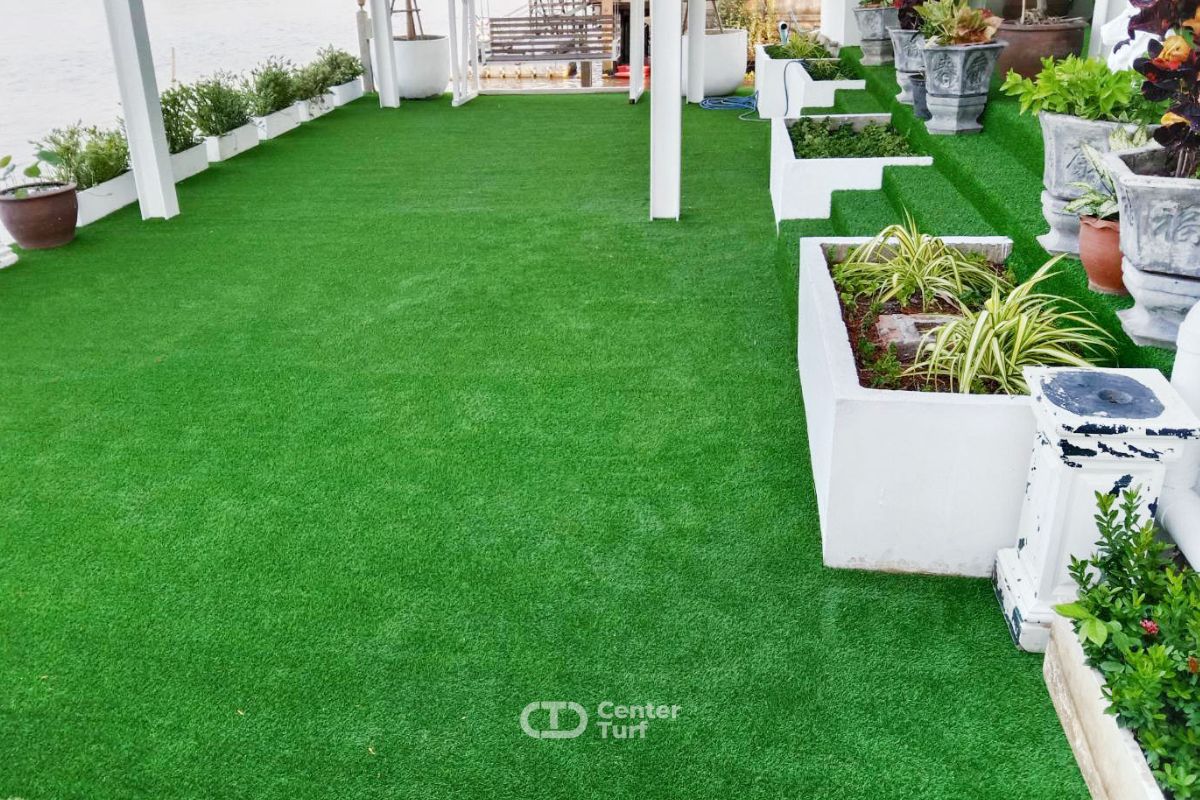 งานติดตั้งหญ้าเทียมริมแม่น้ำ วิวส่วนตัวที่สร้างขึ้นเองได้