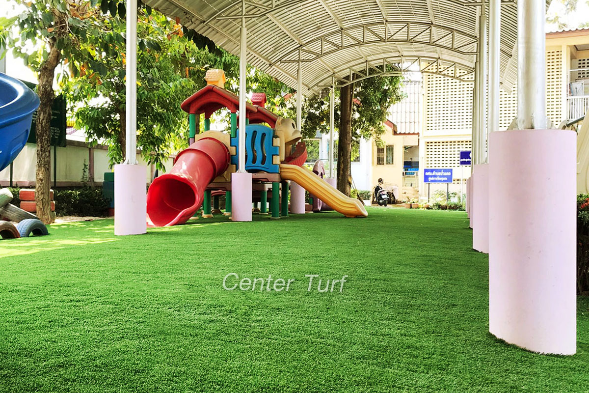 สนามเด็กเล่นหญ้าเทียมศูนย์พัฒนาเด็กเล็ก