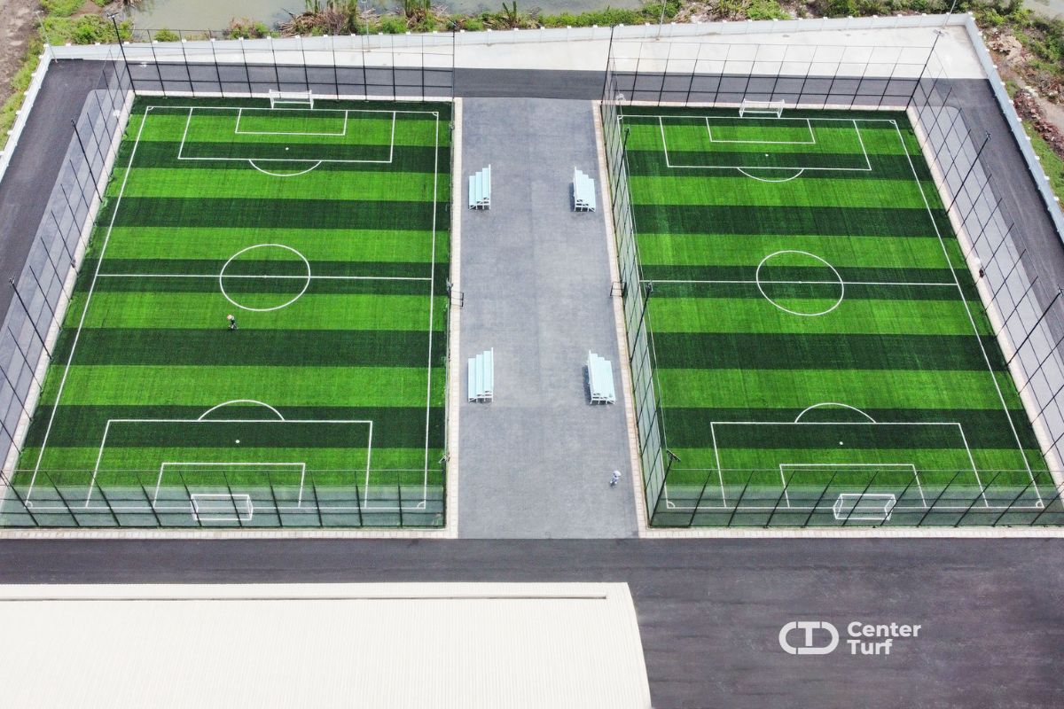 ส่งมอบสนามไปเป็นที่เรียบร้อยกับสนามฟุตบอลหญ้าเทียมคุณภาพสูง มาตรฐานการใช้งานระดับ FIFA