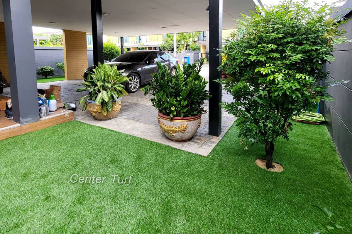 รีโนเวทสวนหญ้าจริงรอบบ้านให้เป็นสวนหญ้าเทียมสีเขียวสด