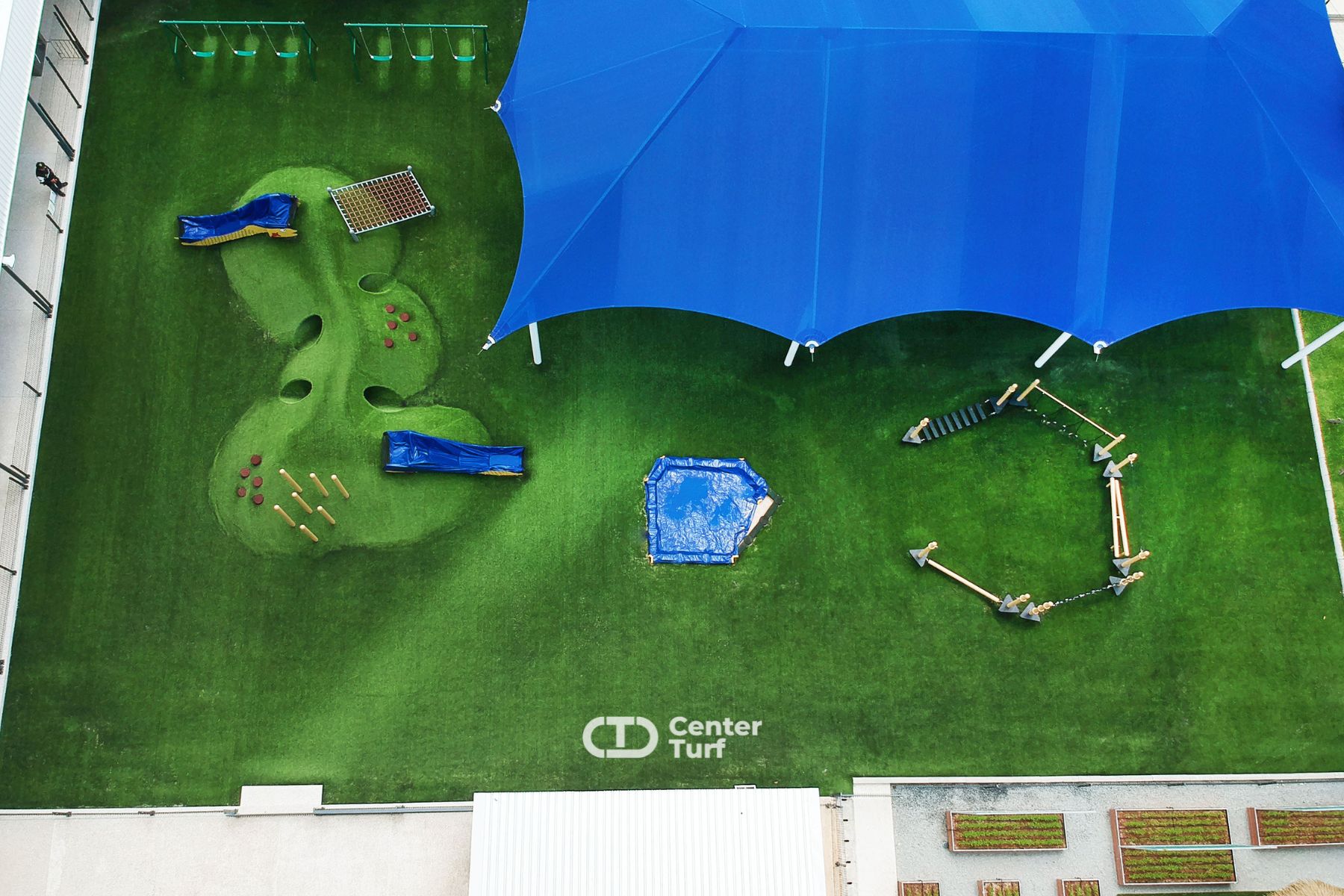 พื้นที่สีเขียวหรือสนามเด็กเล่นหญ้าเทียมช่วยให้น้องๆมีโอกาสในการพัฒนาทักษะทั้งทางด้านร่างกายสมองและสติปัญญา