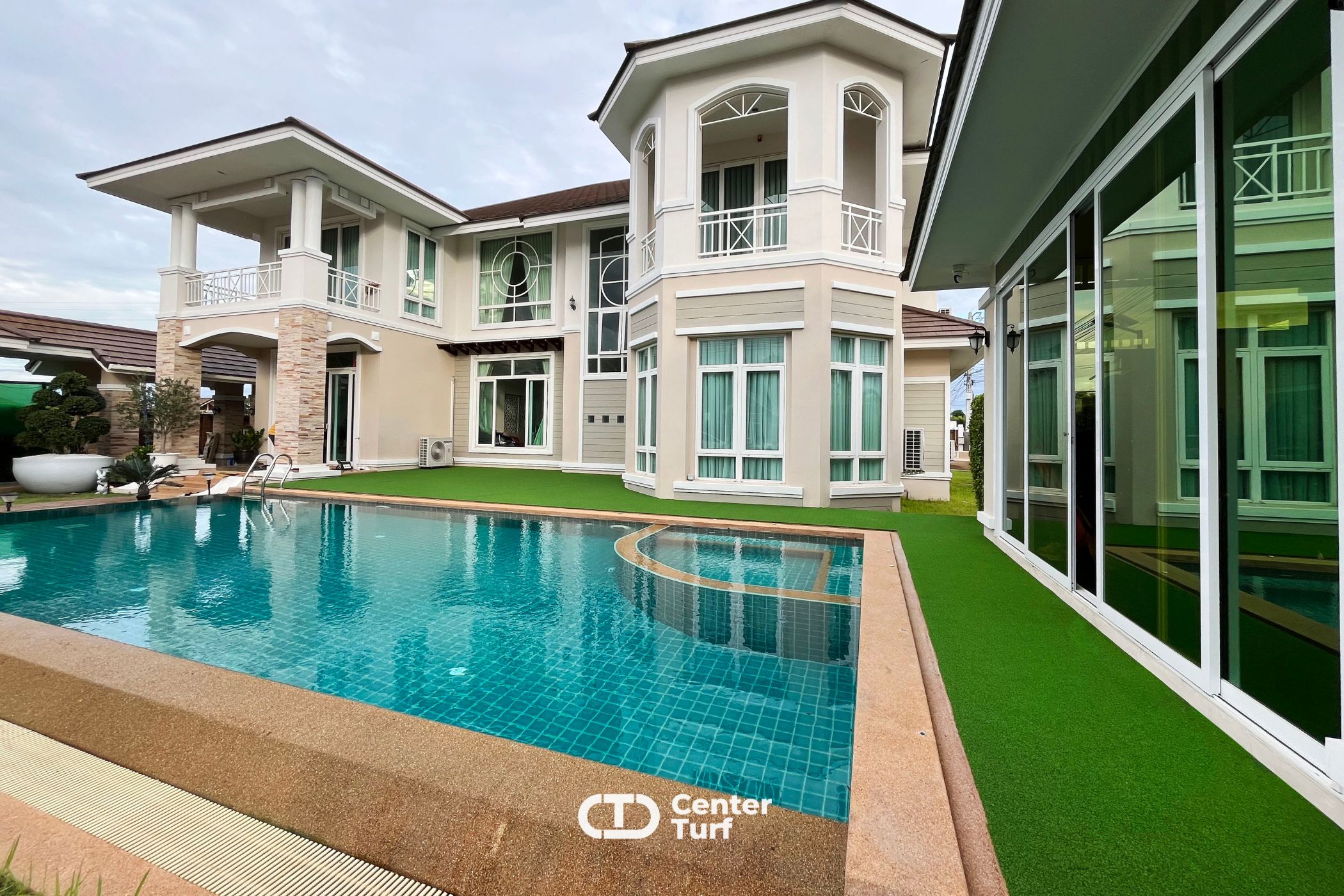 ทอหนาแน่นพิเศษ ดูแลทำความสะอาดง่าย ทนทานเหมาะสำหรับใช้งานกลางแจ้ง 