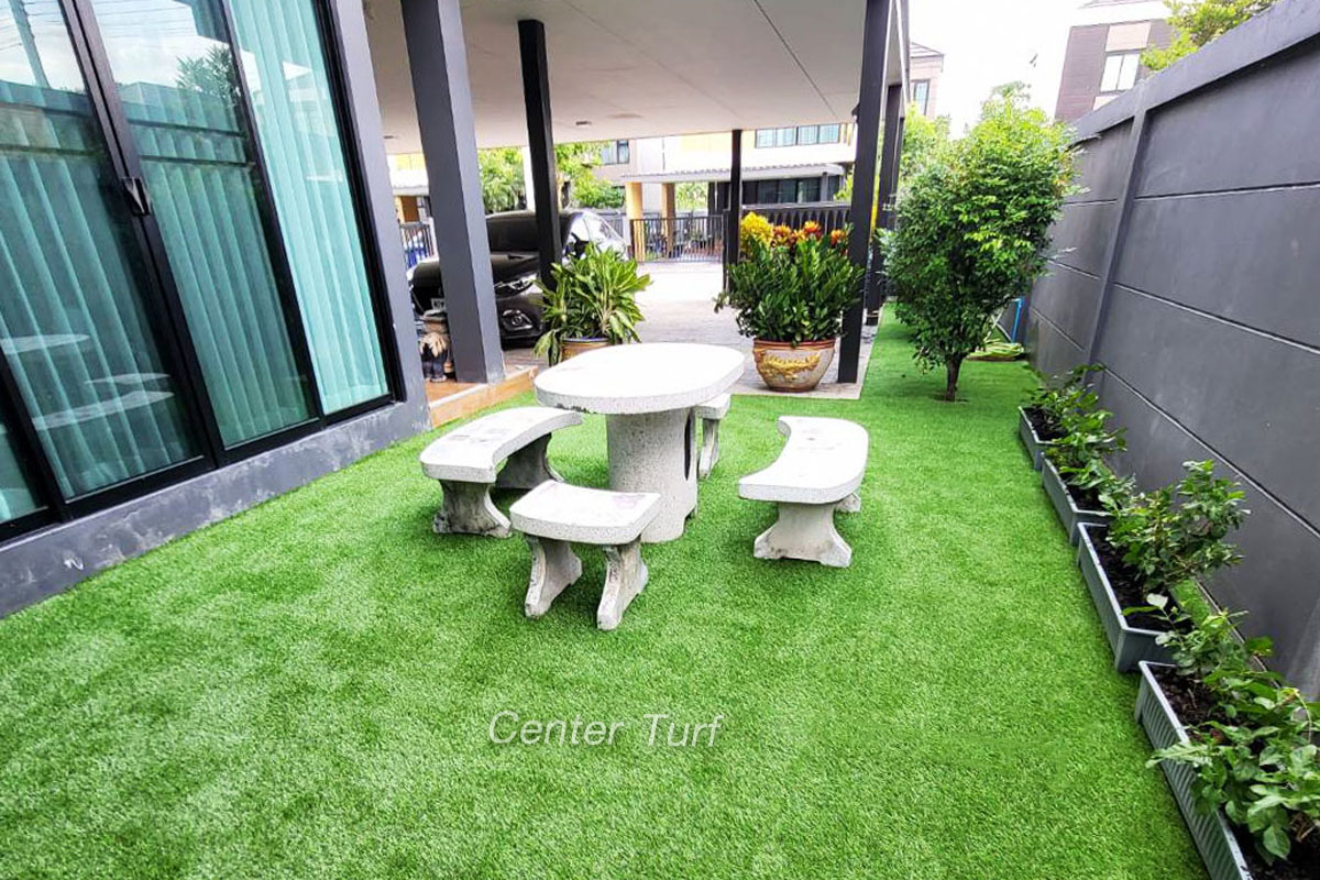 รีโนเวทสวนหญ้าจริงรอบบ้านให้เป็นสวนหญ้าเทียมสีเขียวสด
