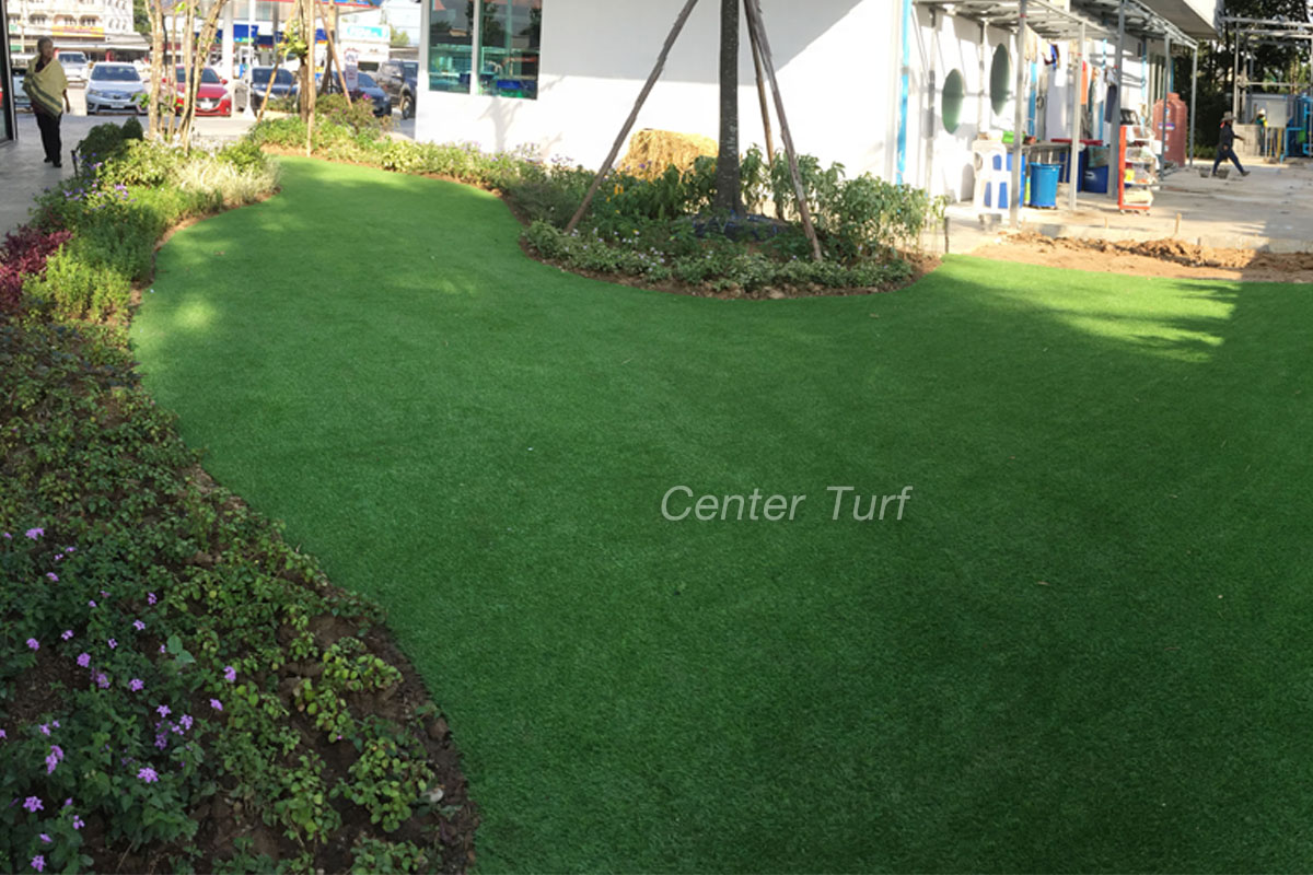 ติดตั้งหญ้าเทียม ปั้มนำมัน ปตท. อ.แม่ริม จ.เชียงใหม่