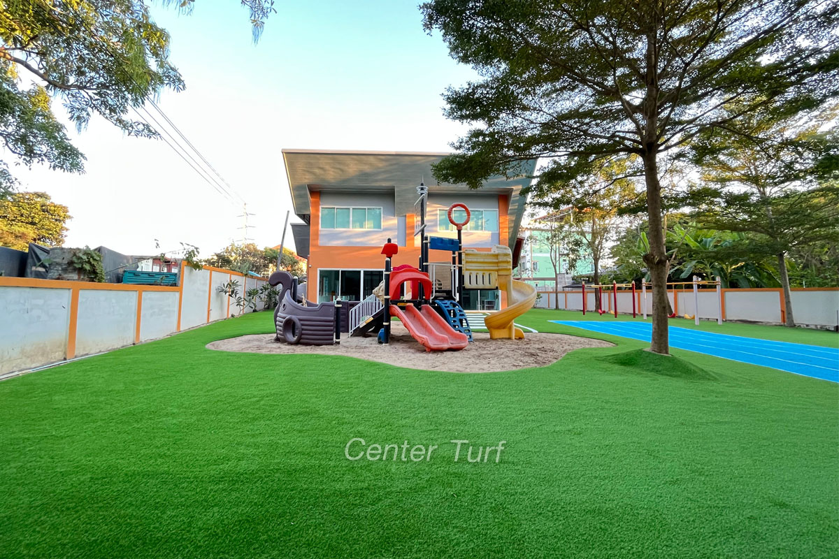 สนามเด็กเล่นหญ้าเทียม....ที่เป็นมากกว่าสนามเด็กเล่นทั่วไป