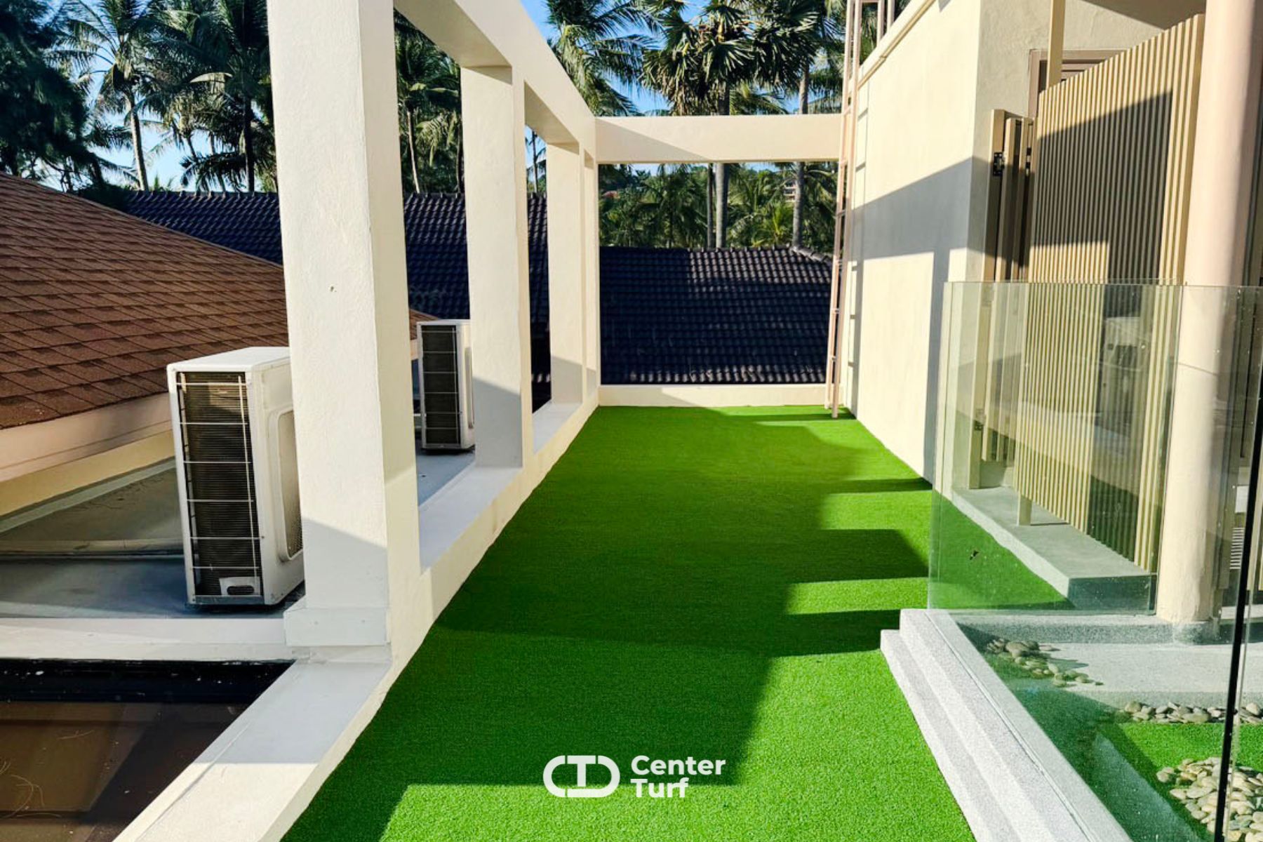 เลือกนำไปใช้งานได้หลากหลายรูปแบบหญ้าเทียมรุ่นนี้มีความโดดเด่นเรื่องความหนาแน่นทนทานต่อการใช้งานหนัก