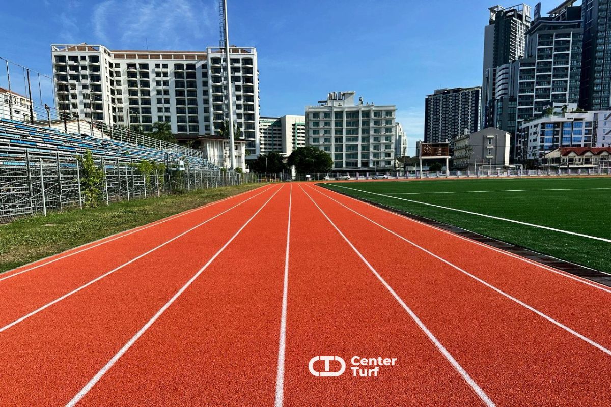 Center Turf เชี่ยวชาญด้านสนามฟุตบอลหญ้าเทียมมาตรฐาน พร้อมพื้นลู่วิ่งคุณภาพสูง ดูแลตั้งแต่งานออกแบบ งานวางระบบ ควบคุมทุกขั้นตอนโดยทีมงานผู้เชี่ยวชาญ