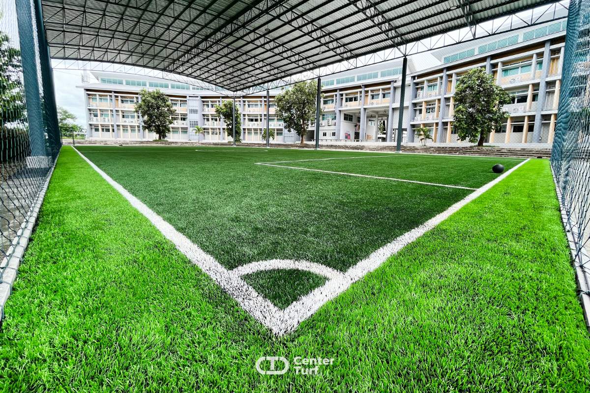 งานติดตั้งสนามฟุตบอลหญ้าเทียมในร่มจุดเริ่มต้นของการเฟ้นหาศักยภาพและความสามารถ