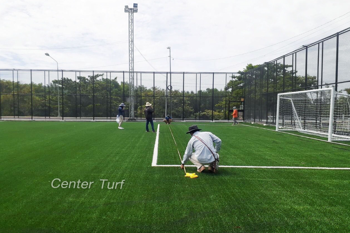 ปรับปรุงสนามฟุตบอลหญ้าเทียมยะลา