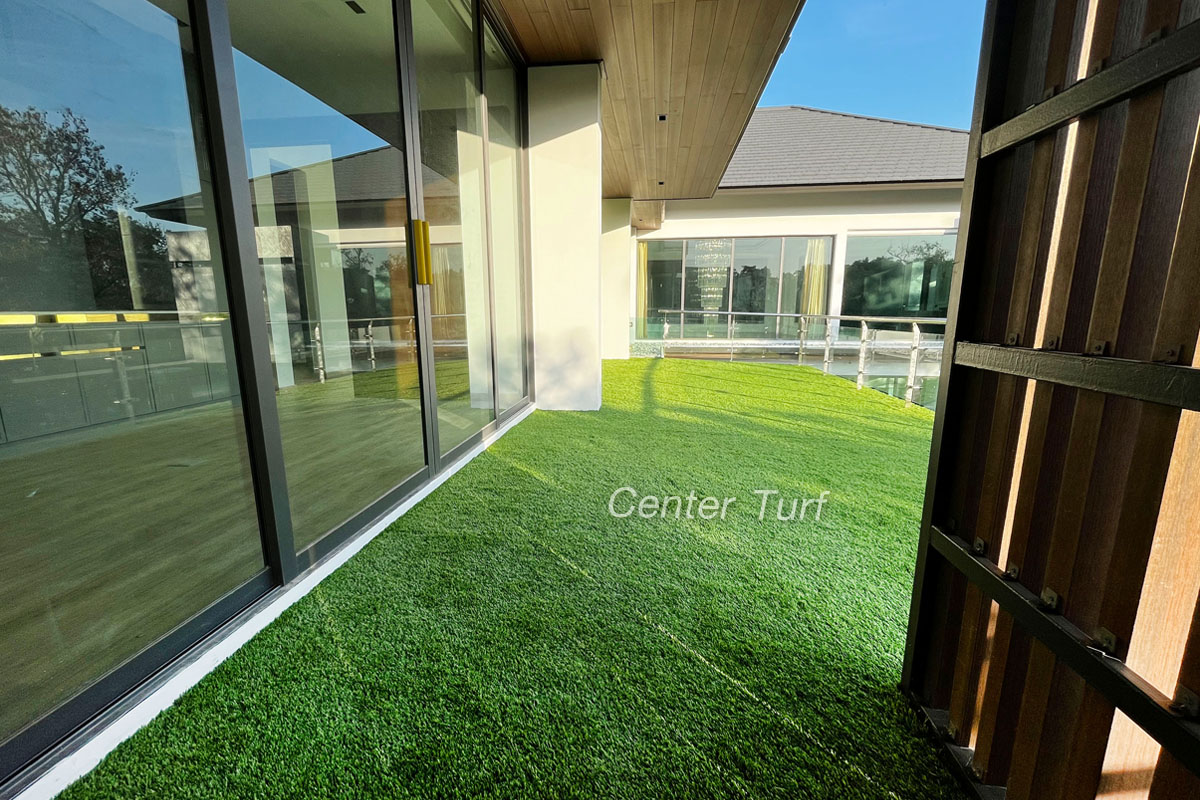 บ้านสวยได้ด้วยดีไซน์ ส่วนพื้นที่ต่างๆจะสวยเพิ่มมากขึ้นได้ต้องติดตั้งด้วยหญ้าเทียม Center Turf เท่านั้น