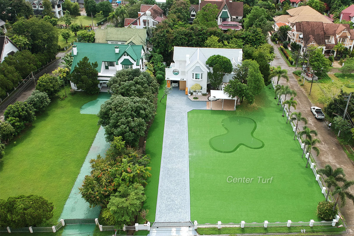 จัดสวนหญ้าเทียมโดยรอบบริเวณบ้าน @หมู่บ้านอิงดอย จ.เชียงใหม่