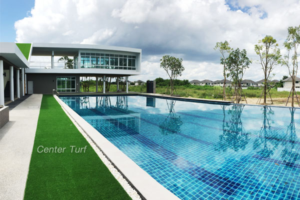 เปลี่ยนมาใช้หญ้าเทียมรอบสระว่ายน้ำ กาญจน์กนก12 เชียงใหม่