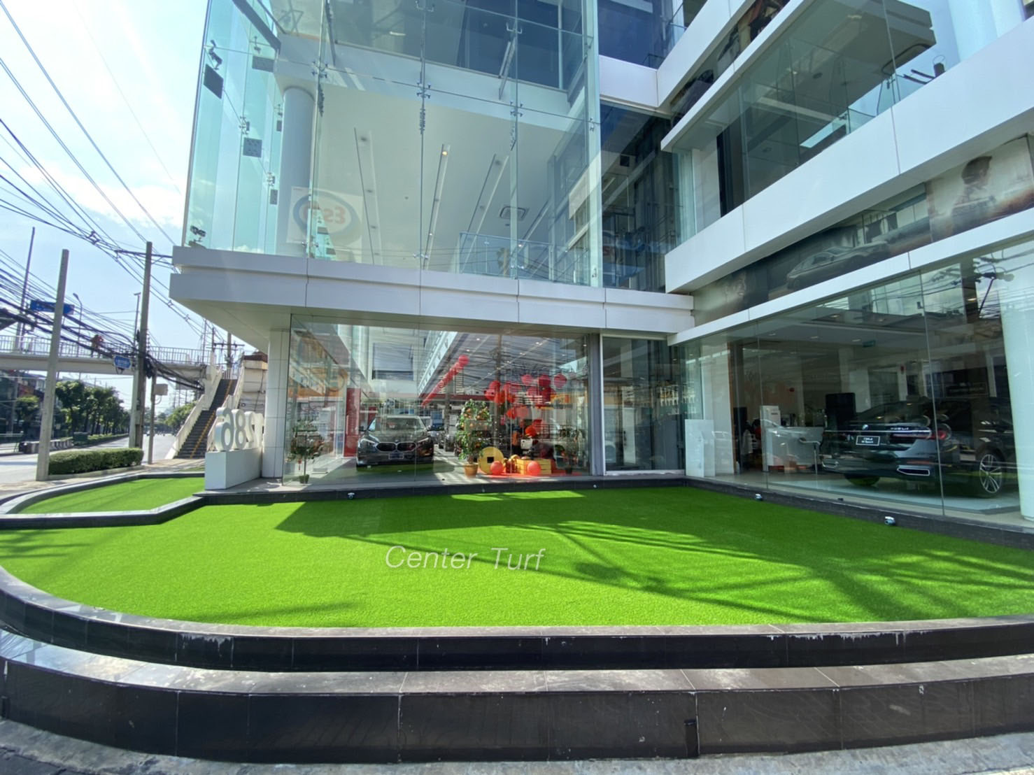 ติดตั้งหญ้าเทียมโชว์รูม @Millennium auto พระราม 4