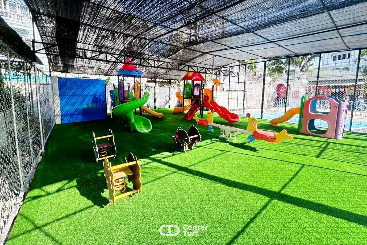 งานสนามเด็กเล่นหญ้าเทียม งานติดตั้งสนามเด็กเล่นหญ้าเทียมพร้อมงานตาข่าย