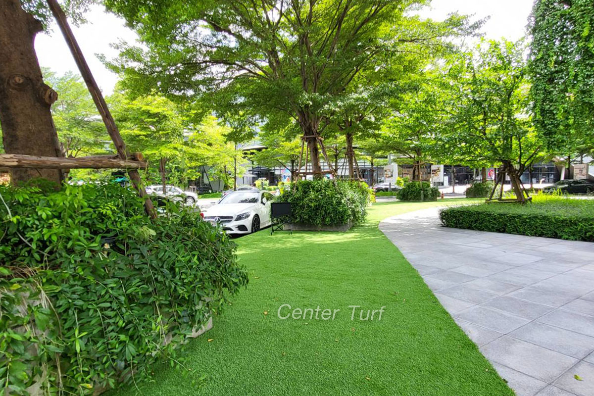 งานตกแต่งหญ้าเทียมพื้นที่โดยรอบโครงการ @Crystal Design Center CDC
