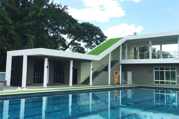 ติดตั้งหญ้าเทียมรอบสระว่ายน้ำ โครงการ กาญจน์กนก