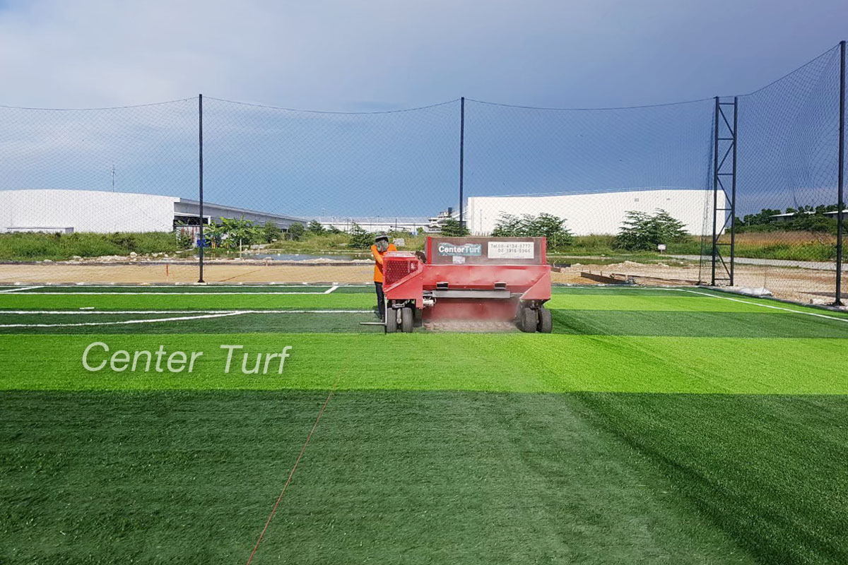 การเลือกใช้เครื่องจักร ต้องเป็นเครื่องจักรสำหรับติดตั้งหญ้าเทียมที่ได้มาตรฐานสูงสุดและทันสมัยที่สุดเท่านั้น