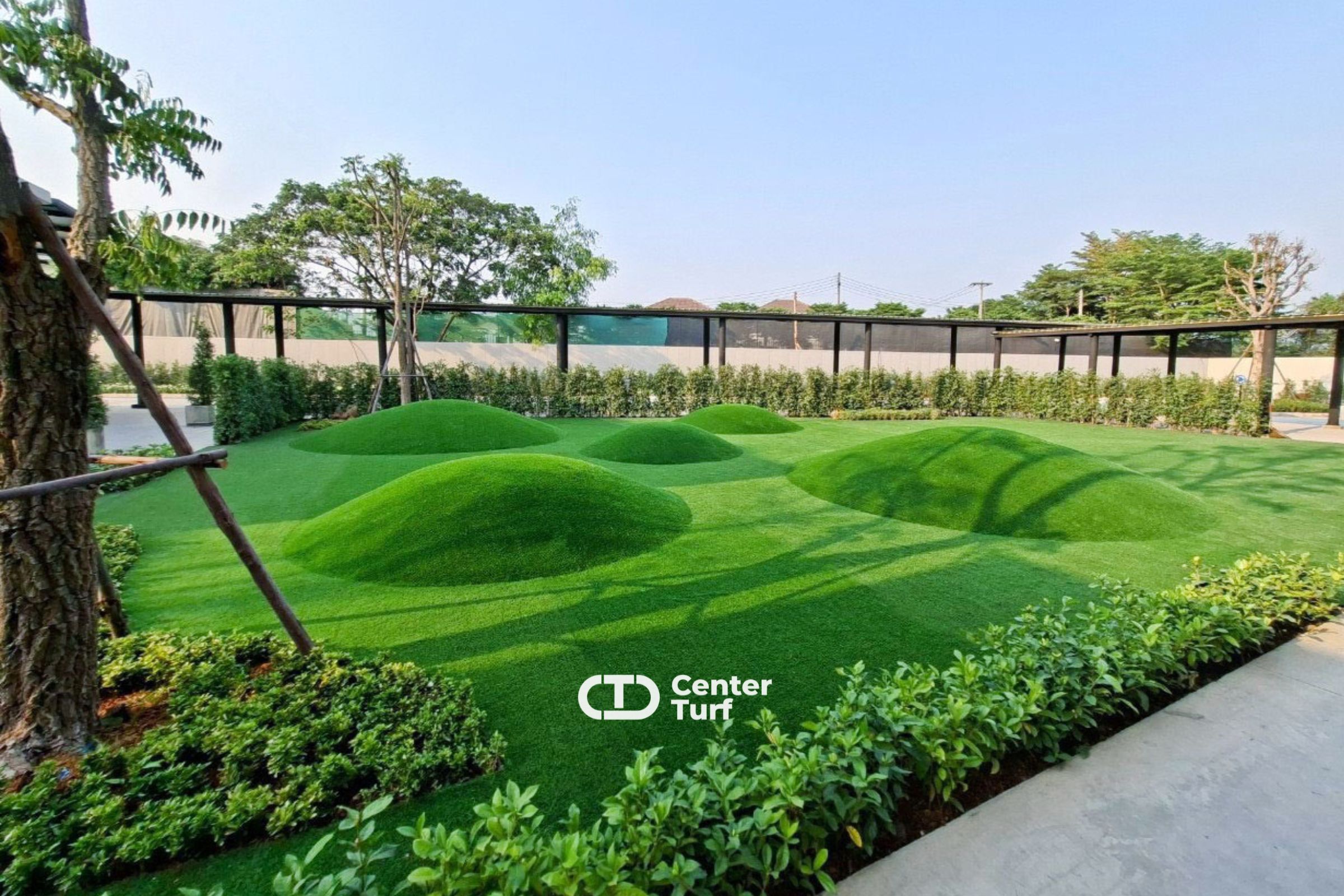 มีความนุ่มพอที่จะช่วยลดแรงกระแทกหากเด็กหกล้มทนต่อการเหยียบย่ำบ่อยครั้ง และไม่หลุดลุ่ยง่าย