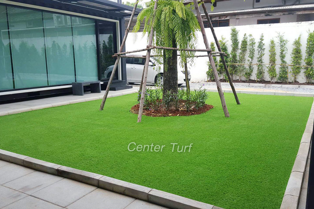 ตกแต่งหน้าออฟฟิศด้วยหญ้าเทียม ซอยนวลจันทร์ กรุงเทพฯ